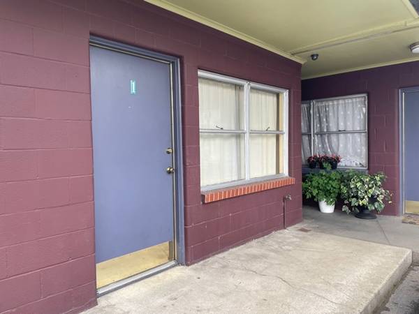 Retro motel style studio