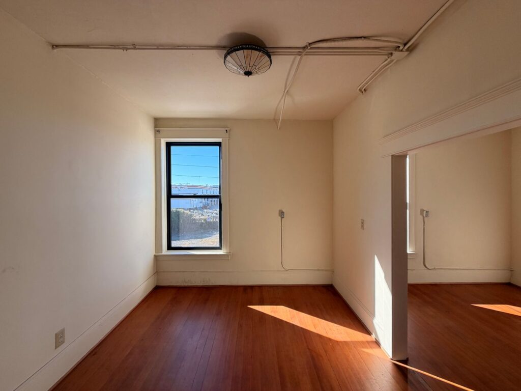 Sunny Art Studio/Office Space in Georgetown