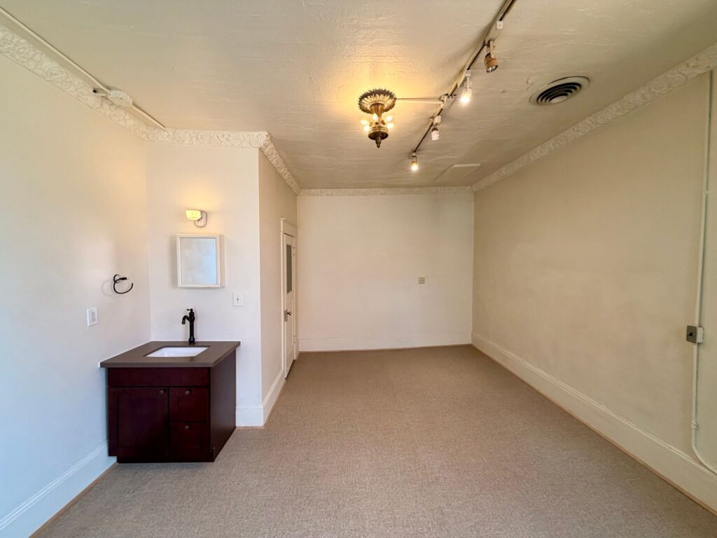 Art Studio/Office Space with Kitchen & Bathroom